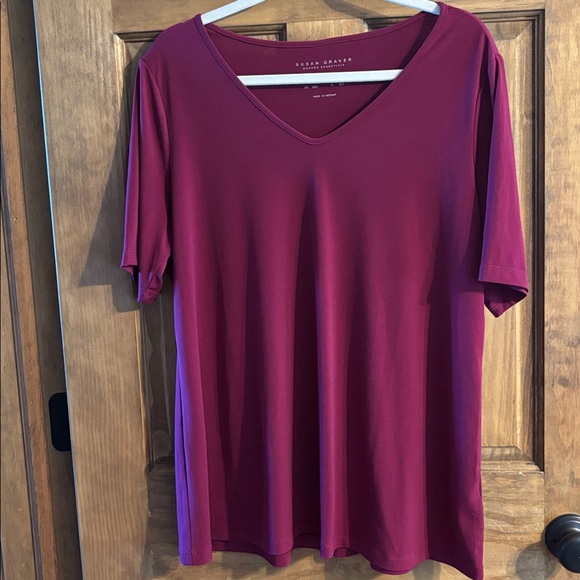 Susan Graver Tops - NWOT Susan Graver Liquid Knit short sleeve Aline Berry color top LP